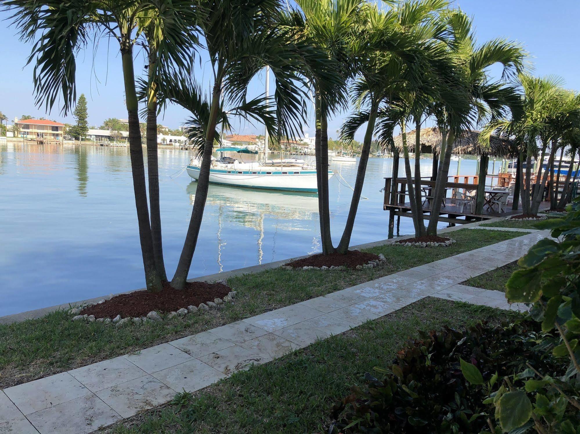 The Costal Hotel Clearwater Exterior photo